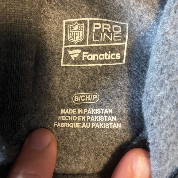 Chicago Bears Fanatics hoodie sz Adult . The bears logo says the team name . - Picture 2 of 5